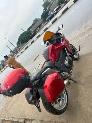 Honda VF 2012 Red