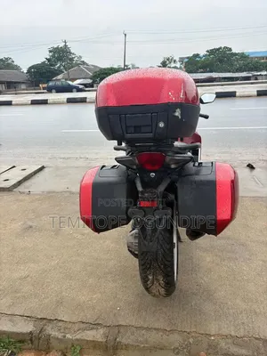Honda VF 2012 Red