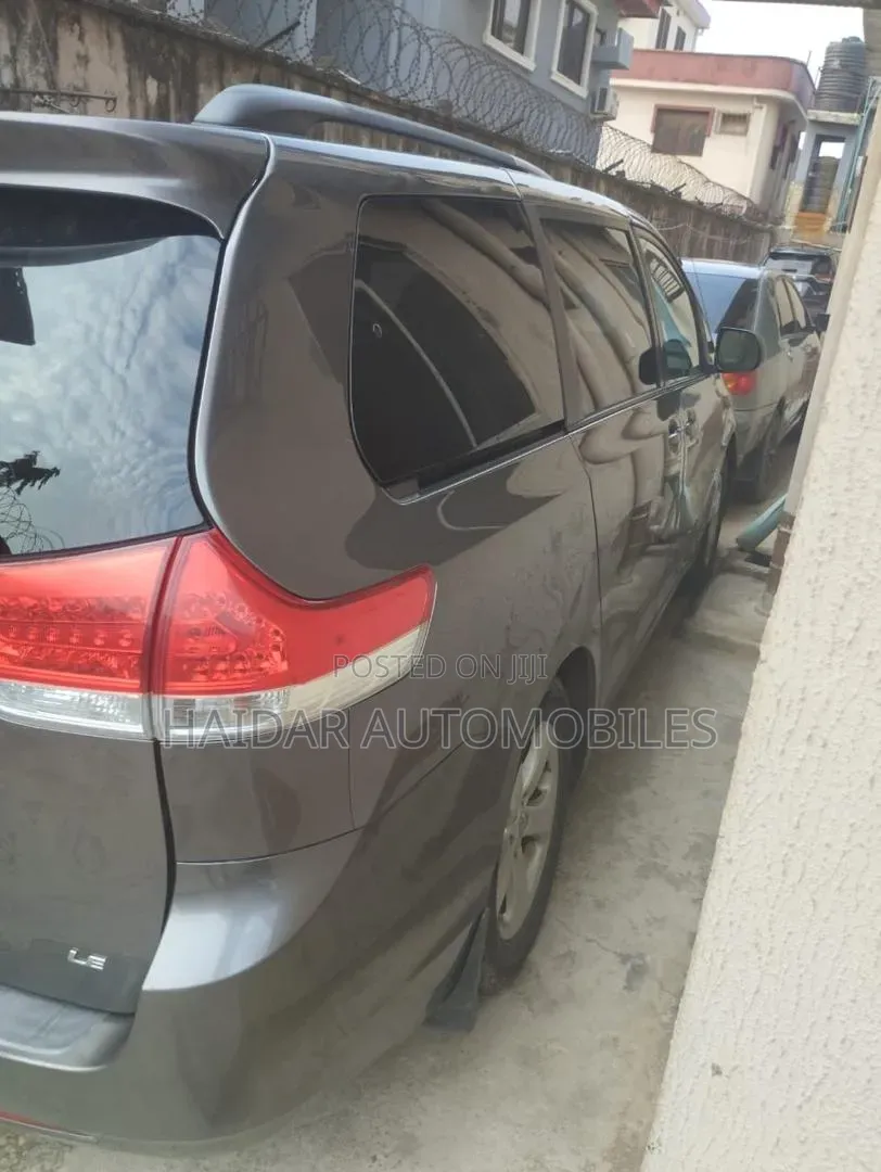 Toyota Sienna 2012 Gray