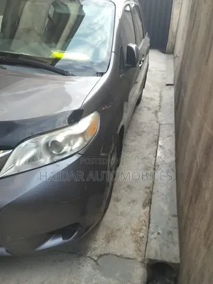 Toyota Sienna 2012 Gray
