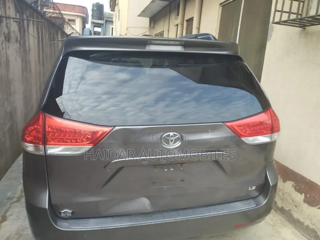 Toyota Sienna 2012 Gray