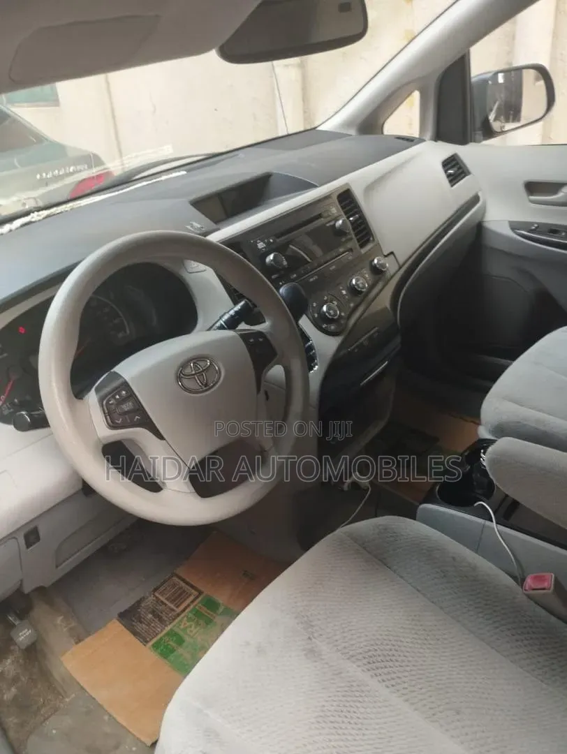 Toyota Sienna 2012 Gray
