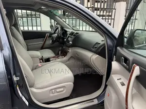 Toyota Highlander 3.5L 4WD 2013 Blue