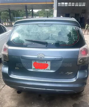 Toyota Matrix XR Hatchback FWD (1.8L 4cyl 4A) 2004 Gray