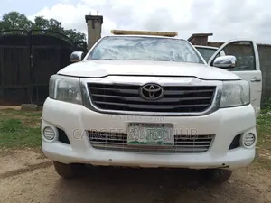 Toyota Hilux 2012 White
