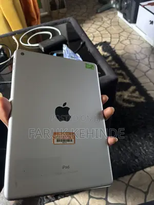 Apple iPad 5 (2022) 32 GB Silver