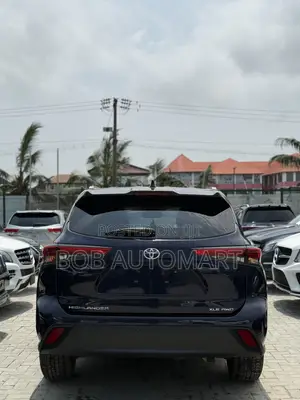 Toyota Highlander 2021 Blue