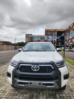 Toyota Hilux 2022 White