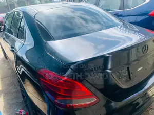 Mercedes-Benz C300 2016 Black