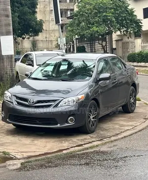 Toyota Corolla LE 4dr Sedan (1.8L 4cyl 4A) 2013 Gray
