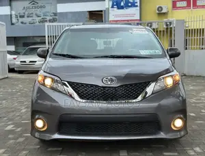 Toyota Sienna SE 8-Passenger 4dr Minivan (3.5L 6cyl 6A) 2014 Gray