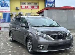 Toyota Sienna SE 8-Passenger 4dr Minivan (3.5L 6cyl 6A) 2014 Gray