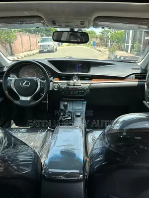 Lexus ES 2015 Red