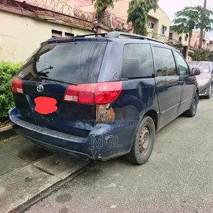 Toyota Sienna 2005 Blue