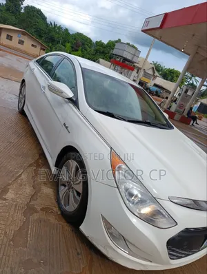 Hyundai Sonata Limited 2.0T Sedan (2.0L 4cyl 6A) 2013 White