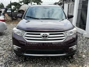 Toyota Highlander SE 2012 Beige