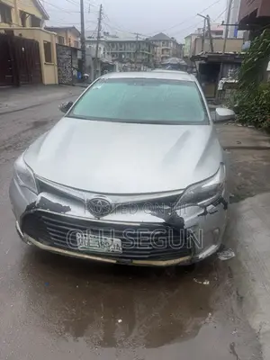 Toyota Avalon XLE FWDSedan (3.6L 6cyl 6A) 2016 Silver