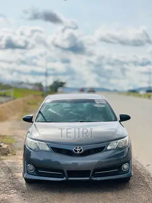 Toyota Camry SE 4dr Sedan (2.5L 4cyl 6A) 2013 Gray