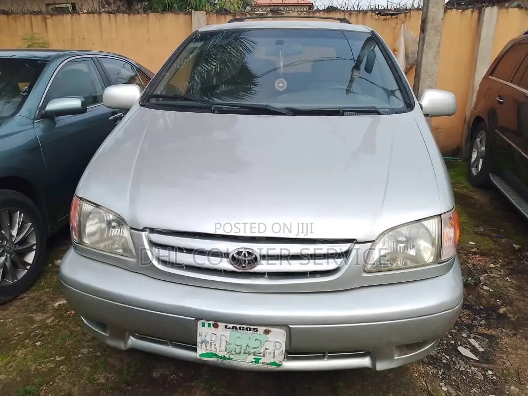 Toyota Sienna 2001 Silver