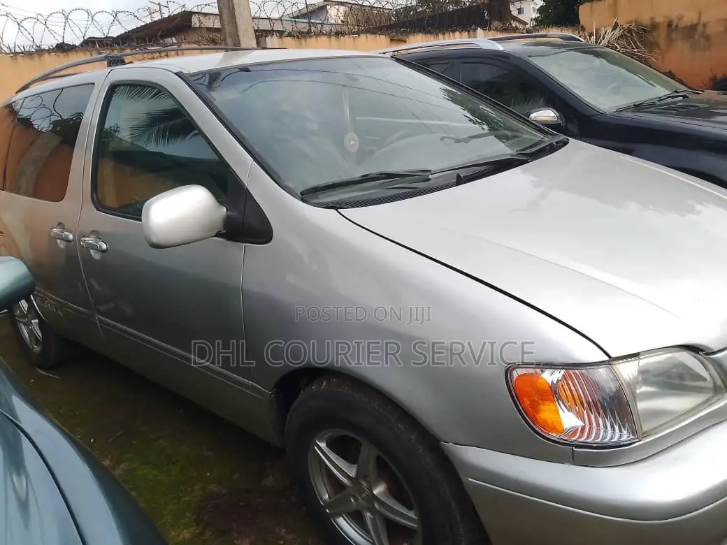 Toyota Sienna 2001 Silver