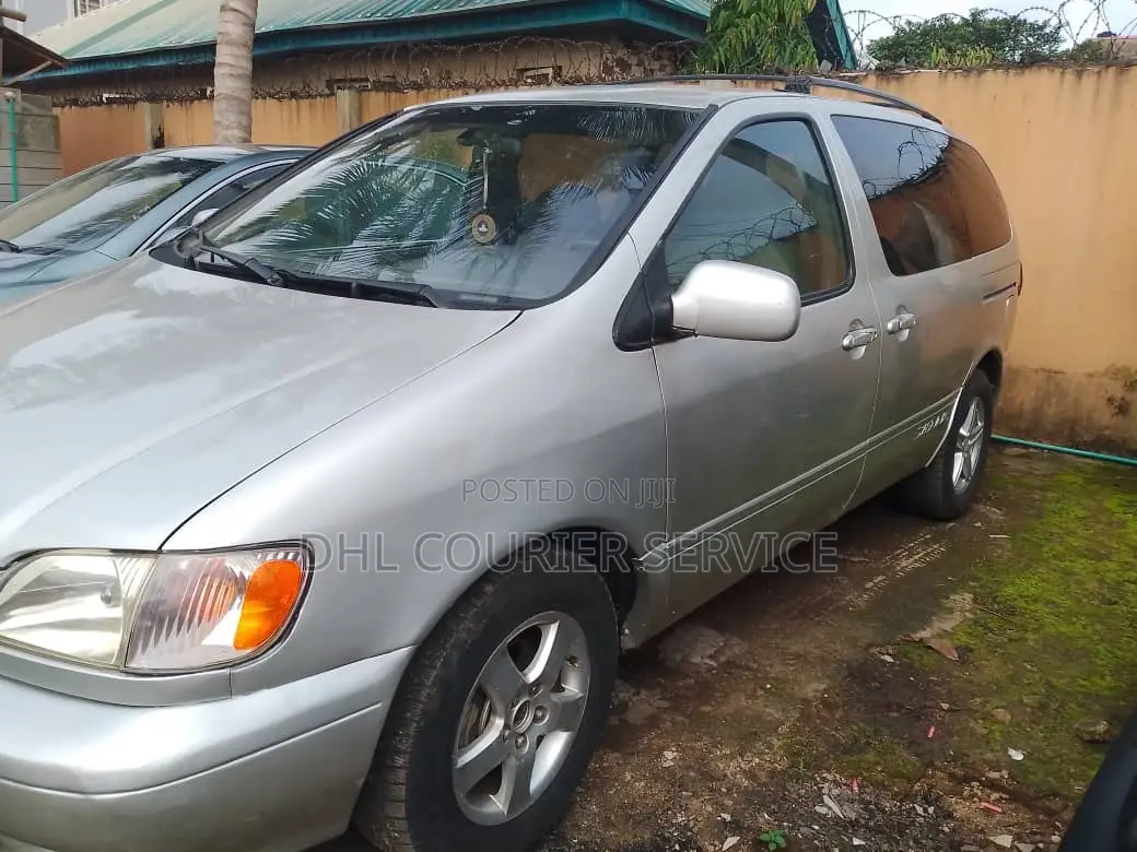 Toyota Sienna 2001 Silver