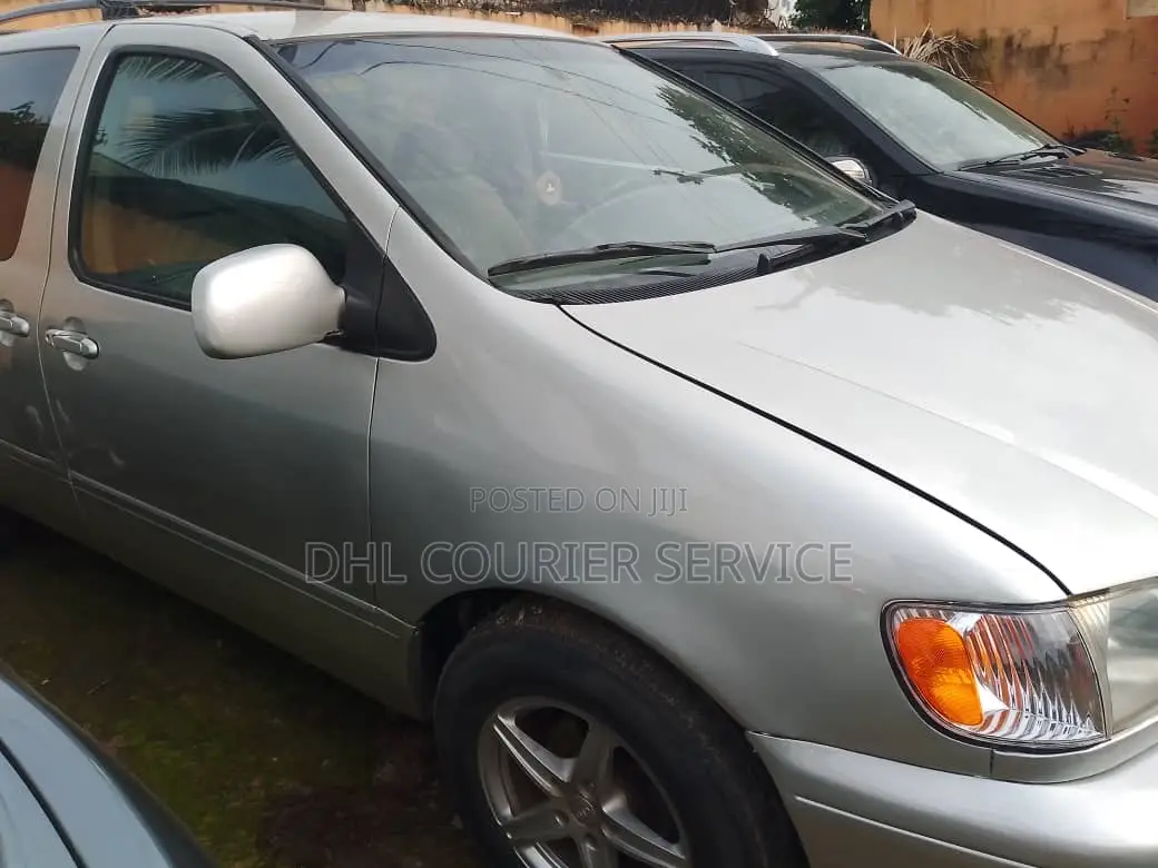Toyota Sienna 2001 Silver