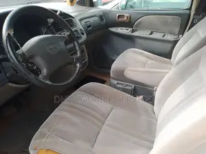 Toyota Sienna 2001 Silver