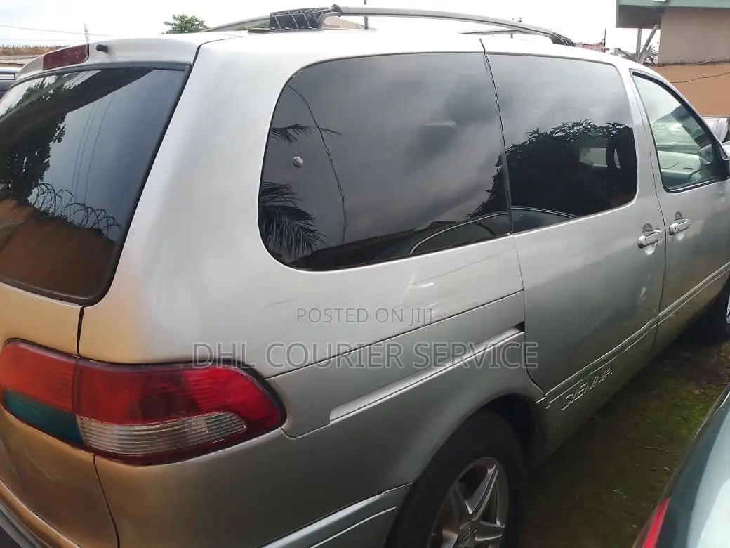 Toyota Sienna 2001 Silver