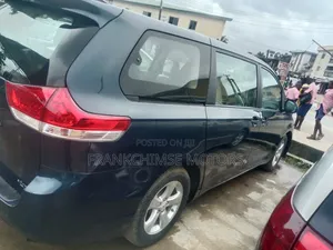 Toyota Sienna 2011 Blue