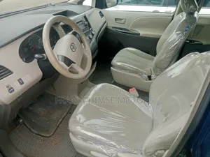 Toyota Sienna 2011 Blue