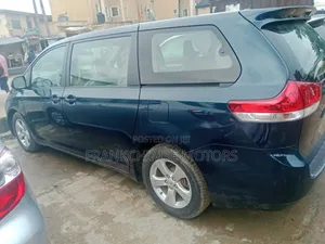 Toyota Sienna 2011 Blue