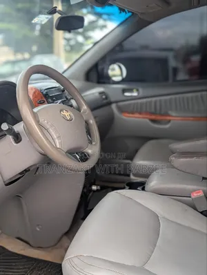 Toyota Sienna 2010 Gold