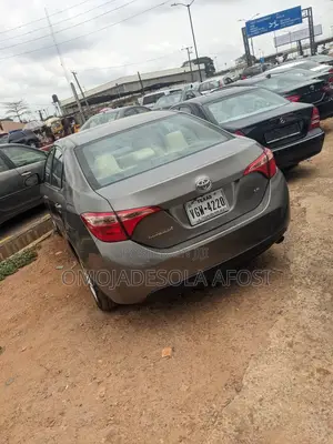 Toyota Corolla LE (1.8L 4cyl 2A) 2019 Brown