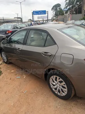 Toyota Corolla LE (1.8L 4cyl 2A) 2019 Brown