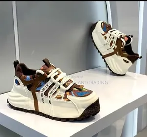 Sneakers Size 44 Uk