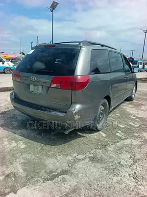 Toyota Sienna XLE AWD (3.3L V6 5A) 2004