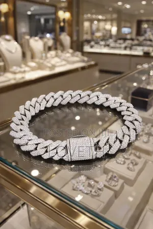 Sophisticated Handchain