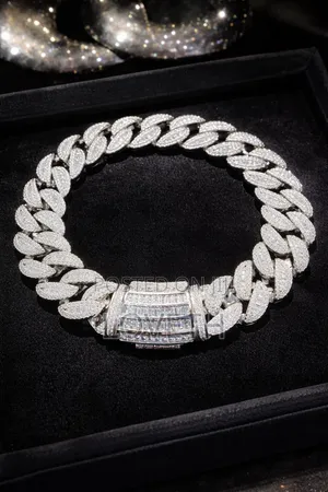 Sophisticated Handchain