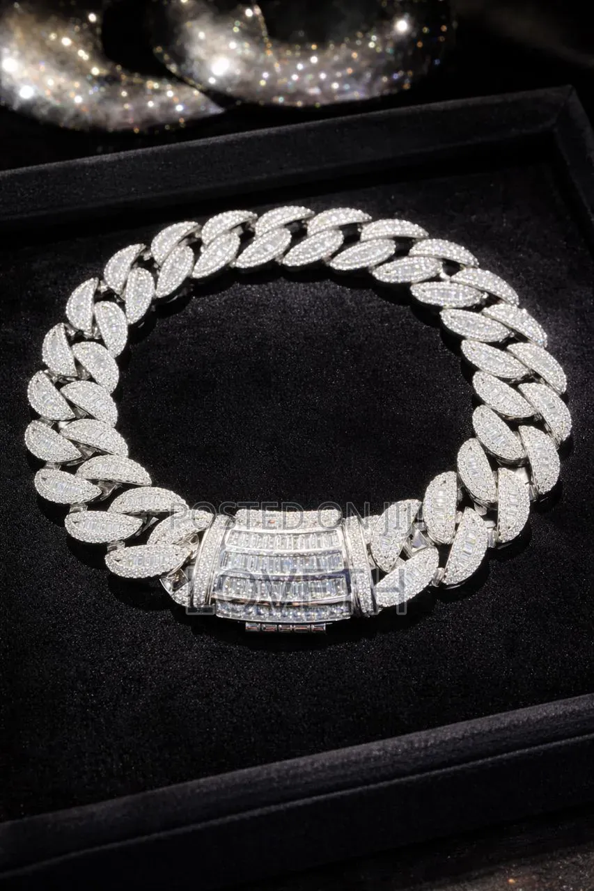 Sophisticated Handchain