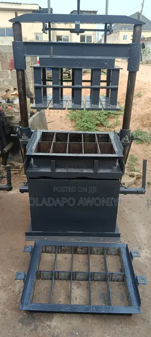 Interlock Moulding Machine