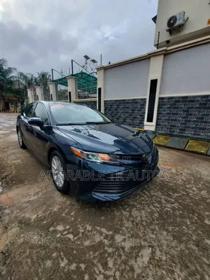 Toyota Camry LE FWD (2.5L 4cyl 8AM) 2018 Blue