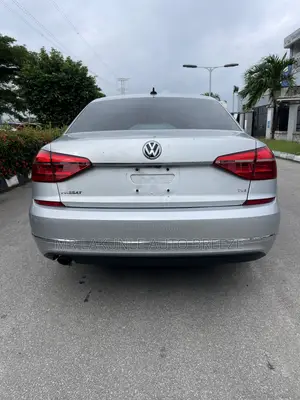 Volkswagen Passat 2016 Silver