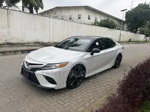 Toyota Camry XSE (2.5L 4cyl 8A) 2019 White