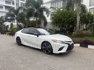 Toyota Camry XSE (2.5L 4cyl 8A) 2019 White