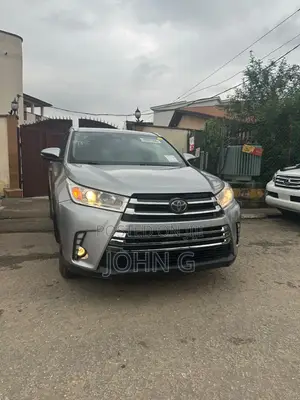 Toyota Highlander XLE 4x4 V6 (3.5L 6cyl 8A) 2017 Silver