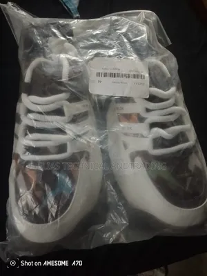 Sneakers Size 44 Uk