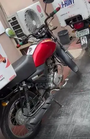 Yamaha Crux 2018 Red