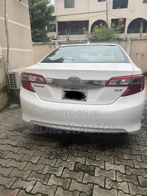 Toyota Camry XLE 4dr Sedan (2.5L 4cyl 6A) 2013 White