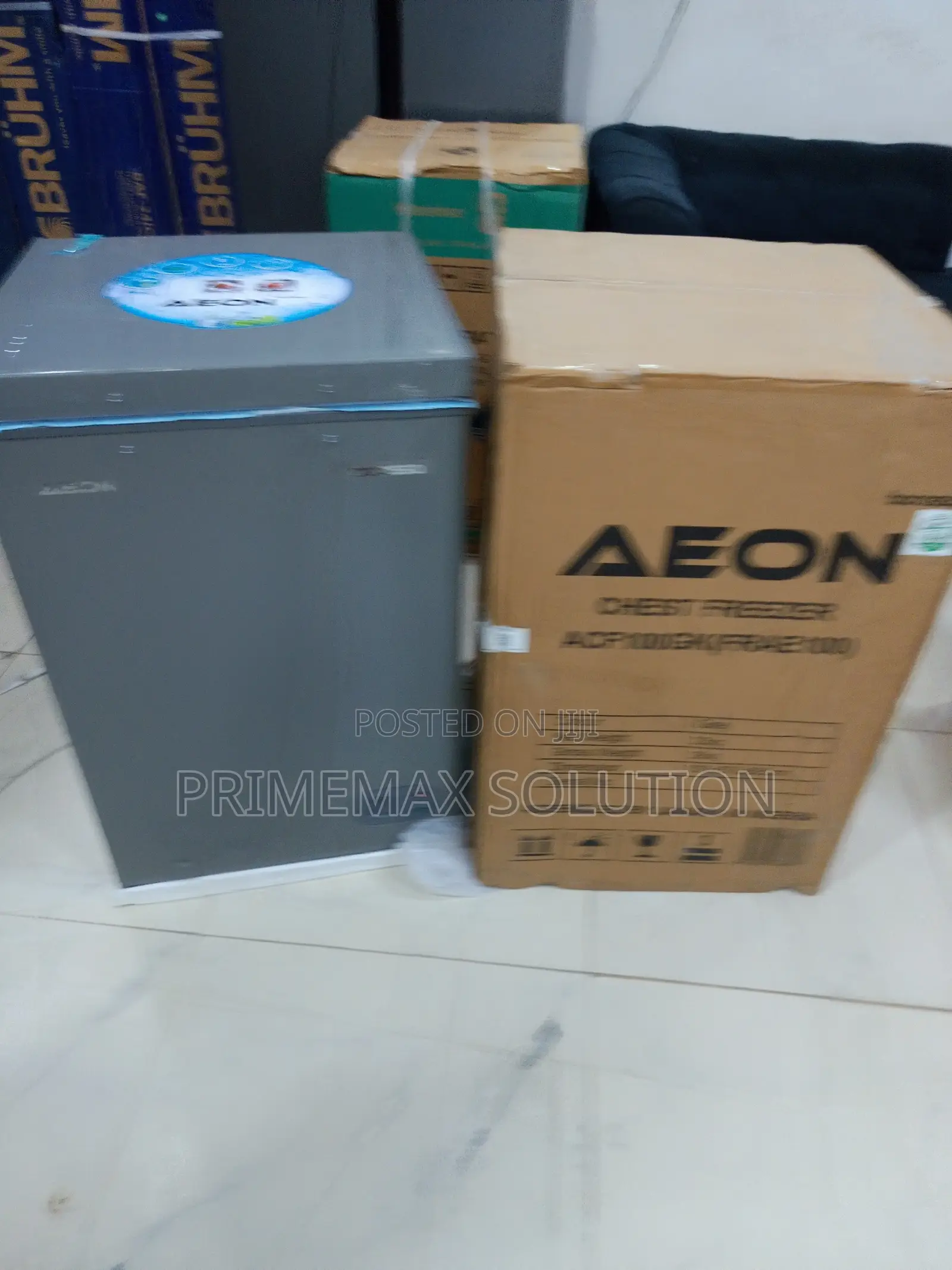 AEON 100L: Spacious Interior With Removable Basket