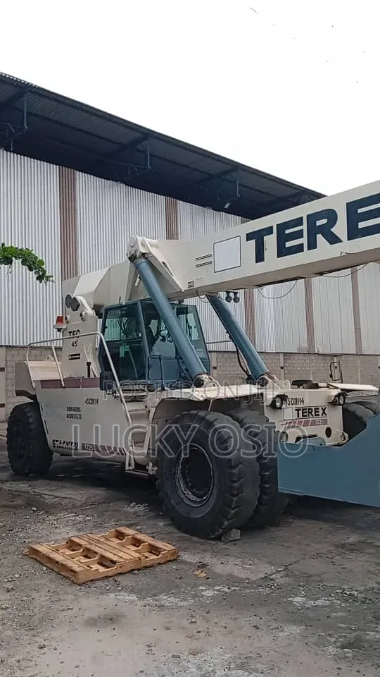 Reach Stacker